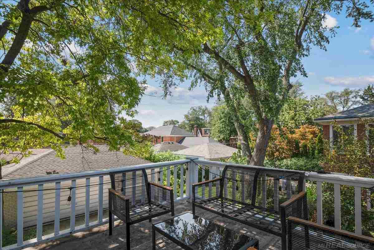 735 Harcourt Road Grosse Pointe, MI 48230 - Photo 28 of 35 2nd Floor balcony