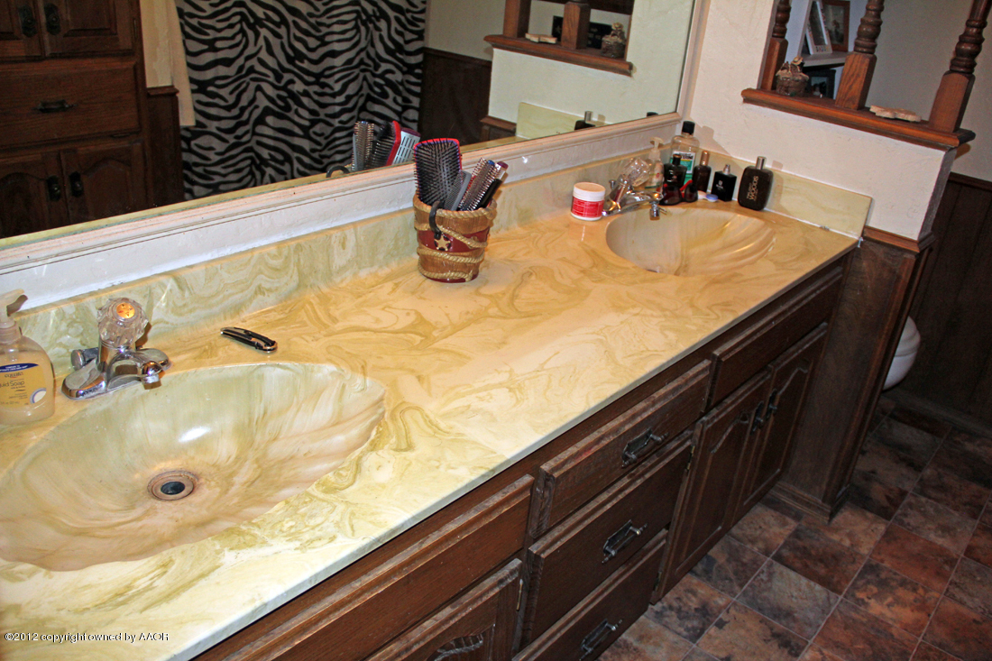 11200 Indian Hill Road Amarillo, TX 79124 - Photo 17 of 36 Bathroom Vanity