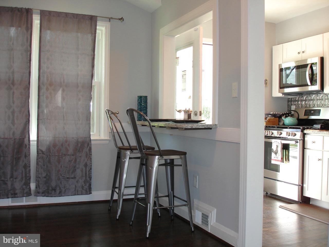 1013 Witherspoon Road Baltimore, MD 21212 - Photo 5 of 29 Dining Room with Eat-At Bar to Kitchen