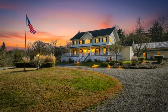 a view of a yard with an empty space