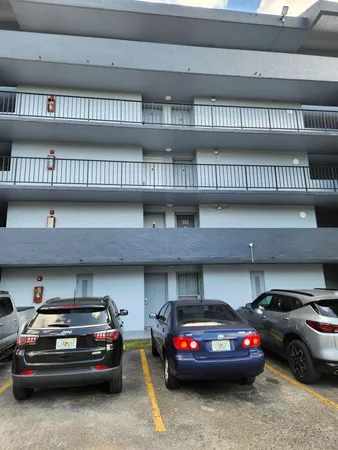 $286,900 | 210 Fontainebleau Boulevard, Unit 311, Miami, FL 33172