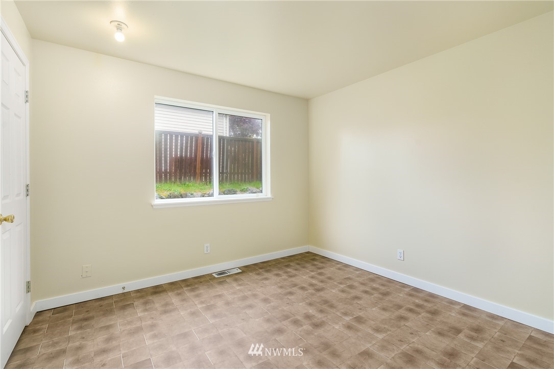 19104 113th Way Southeast Renton, WA 98055 - Photo 12 of 30 an empty room with a window