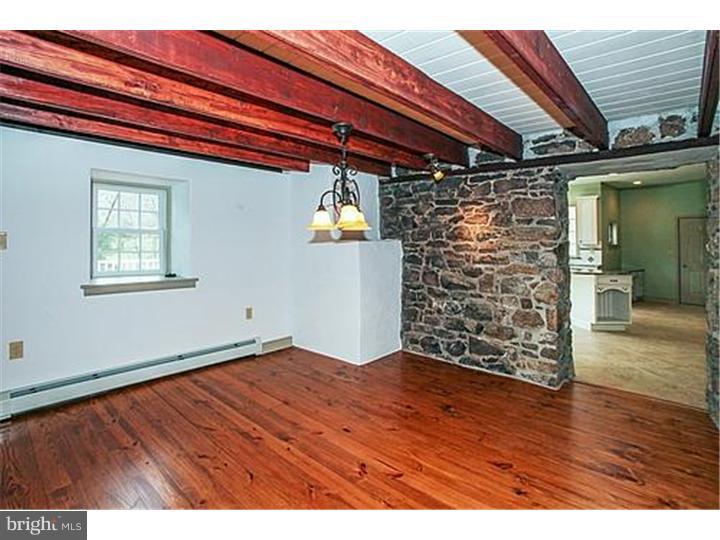 436 Bulltown Road Elverson, PA 19520 - Photo 5 of 24 Living Room