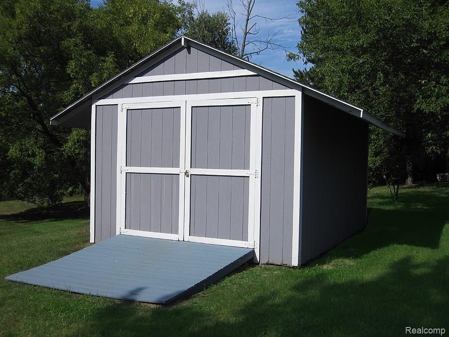 9296 Gale Road Goodrich, MI 48438 - Photo 20 of 31 12 x 16 barn with extra strong floor.jpg