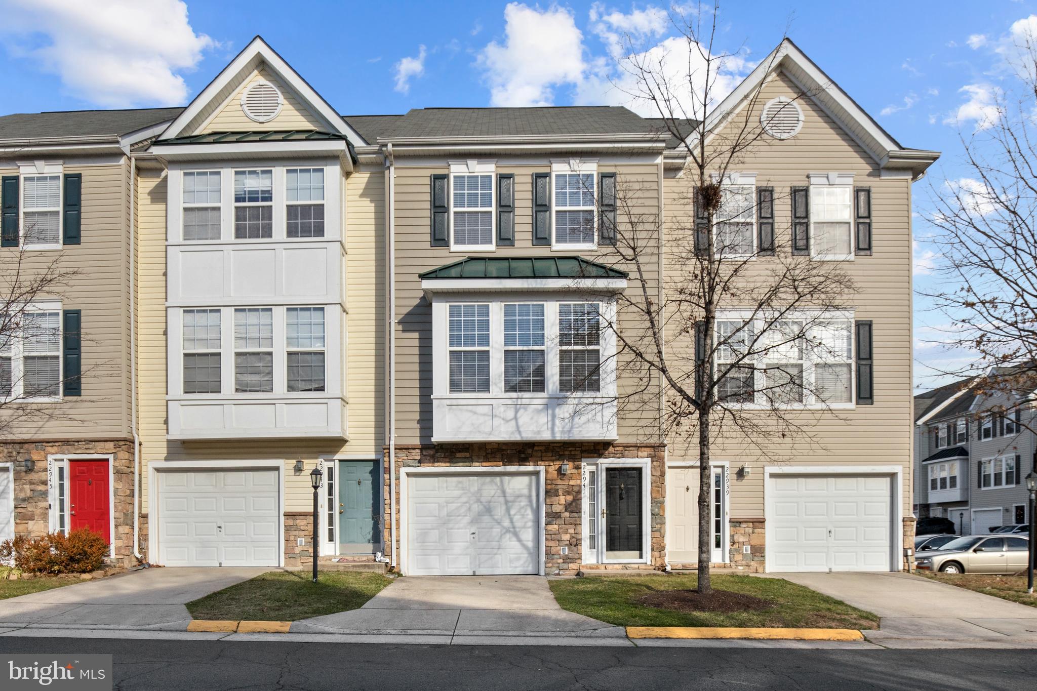 Front Garage & Driveway Space