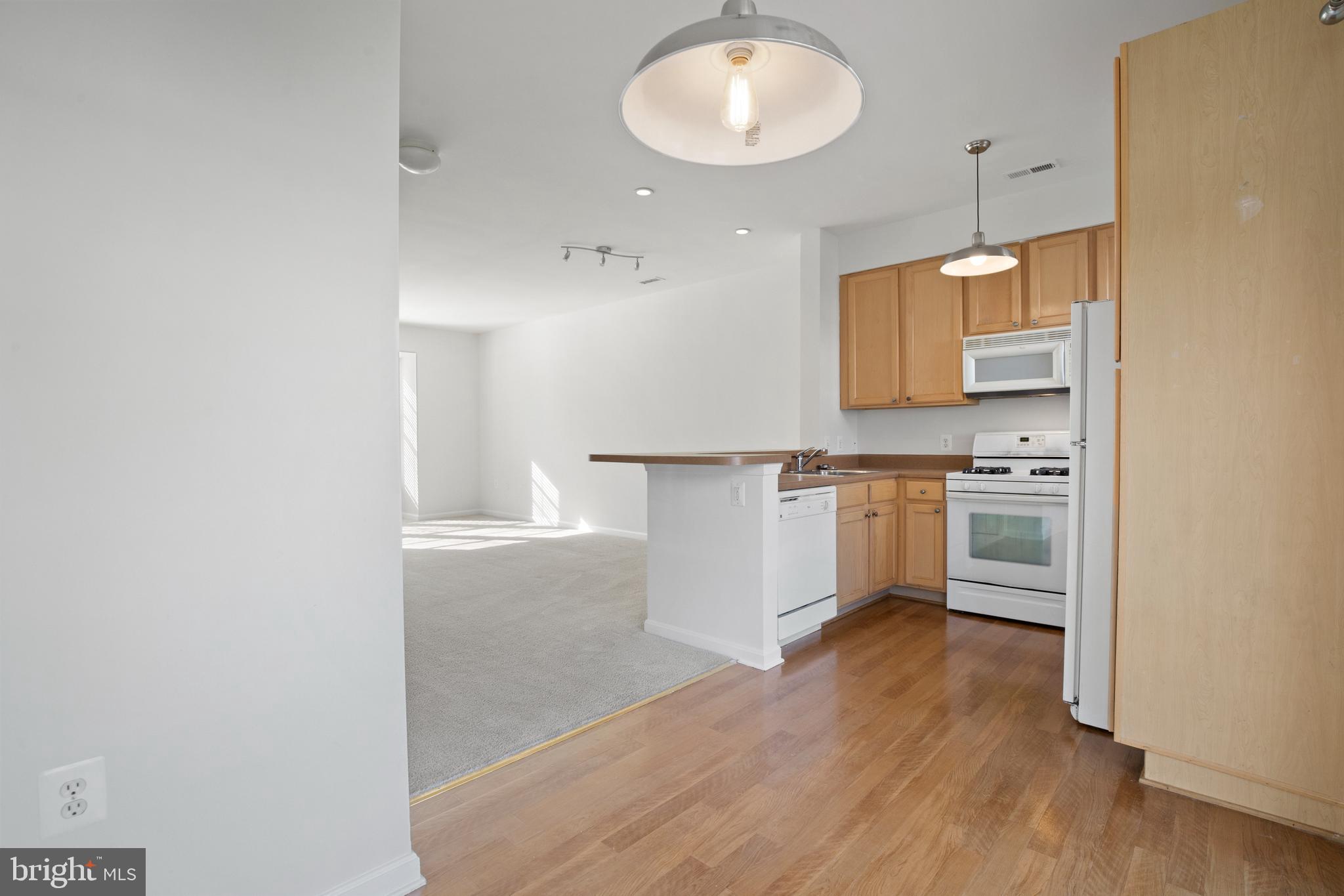 22941 Fontwell Square Sterling, VA 20166 - Photo 11 of 35 Breakfast Room