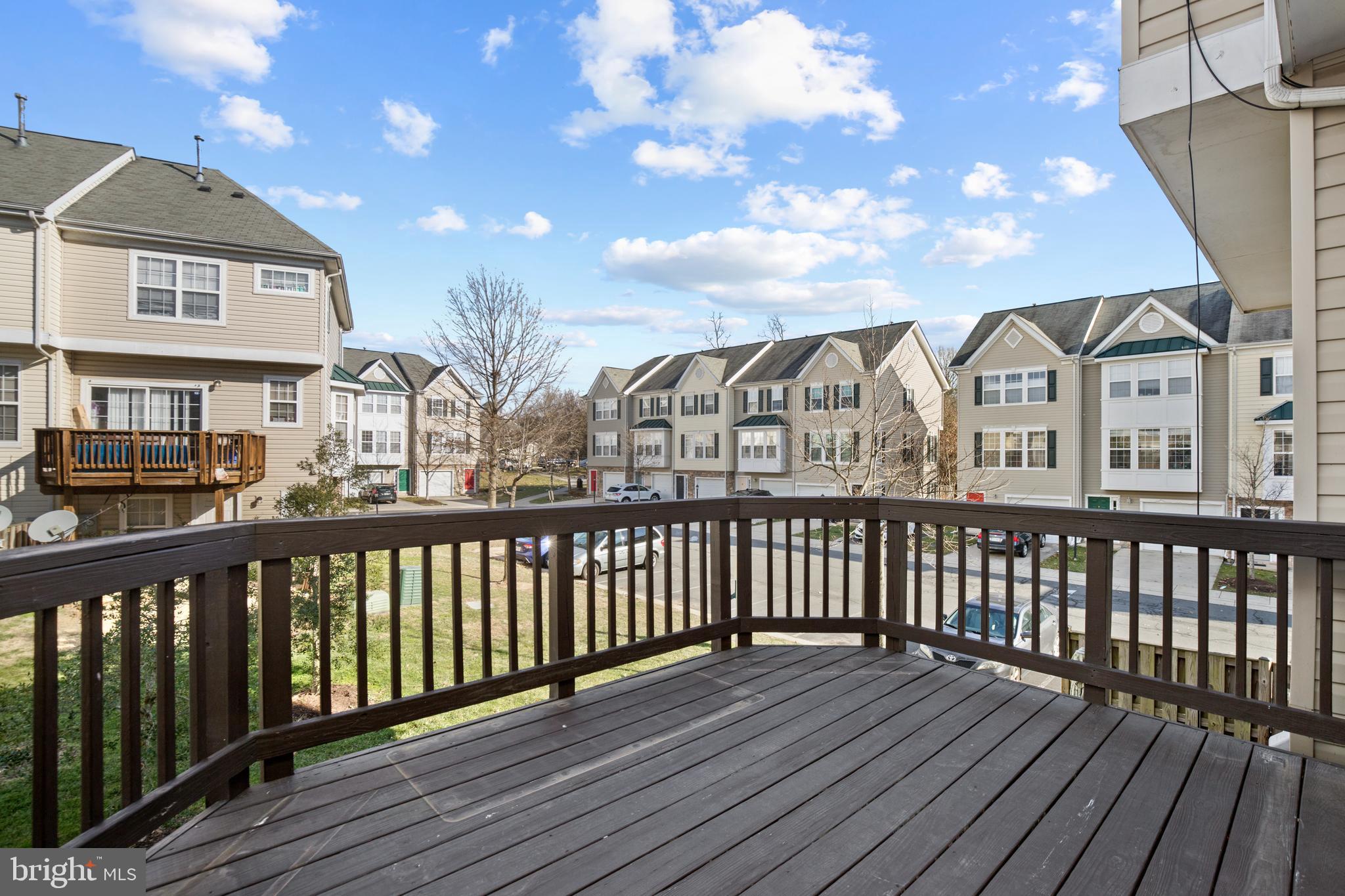 22941 Fontwell Square Sterling, VA 20166 - Photo 14 of 35 Large Deck w/ Common Area