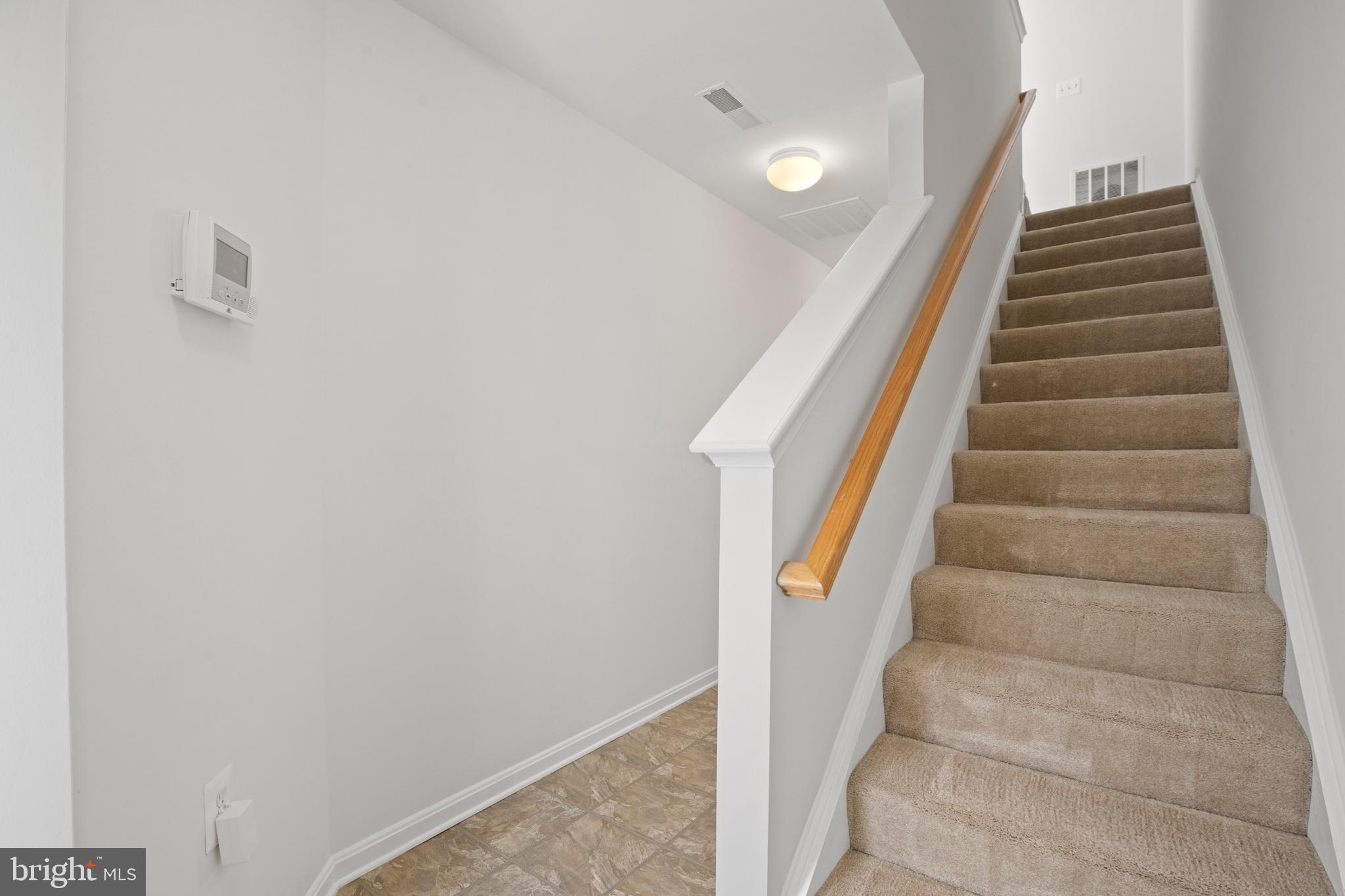 22941 Fontwell Square Sterling, VA 20166 - Photo 2 of 35 Foyer Entrance