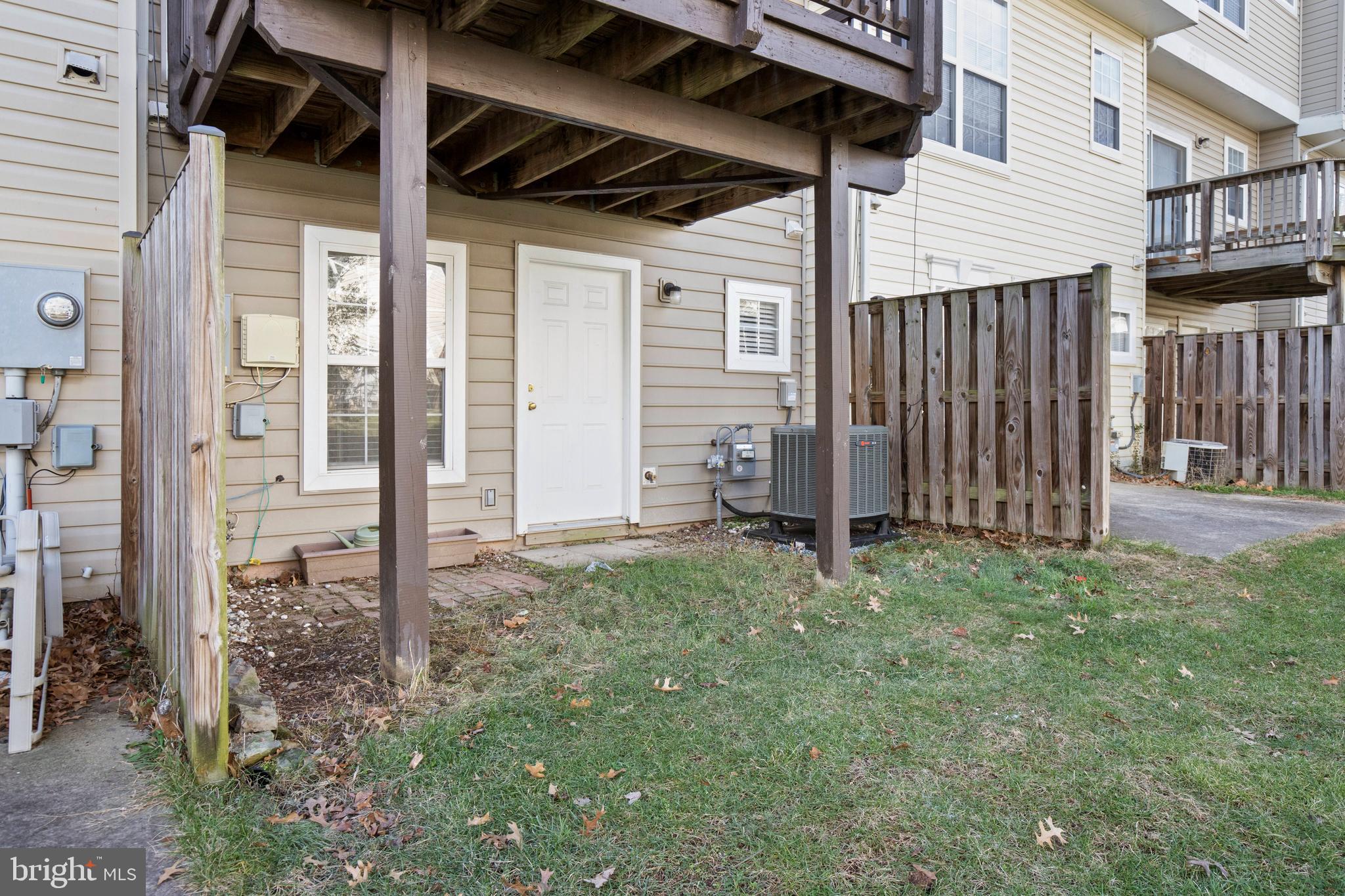 22941 Fontwell Square Sterling, VA 20166 - Photo 26 of 35 Backyard
