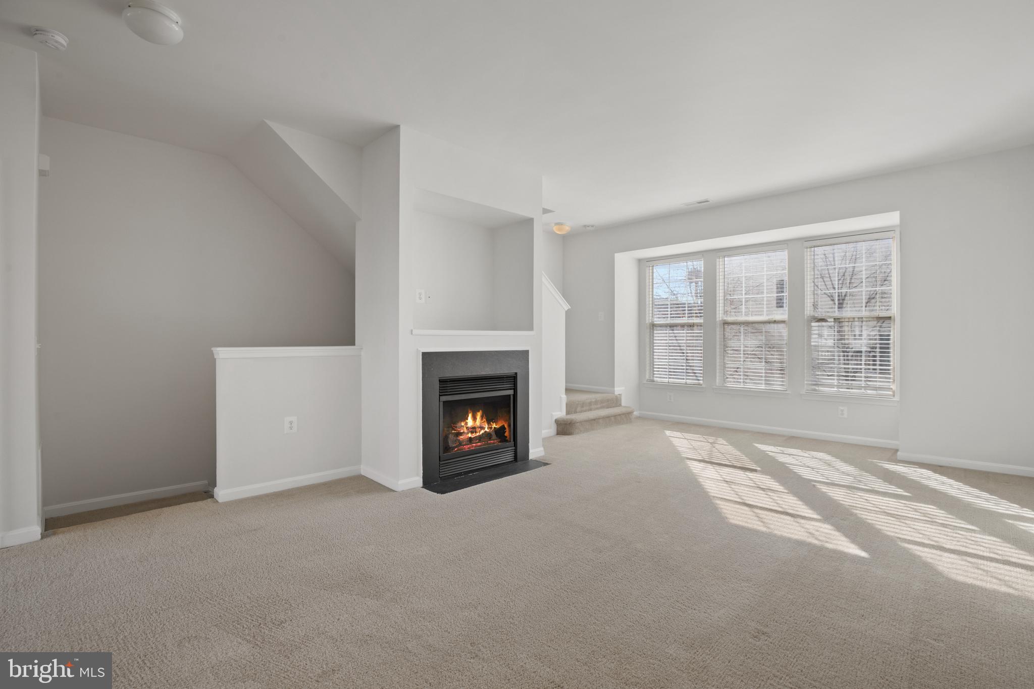 22941 Fontwell Square Sterling, VA 20166 - Photo 3 of 35 Family Room