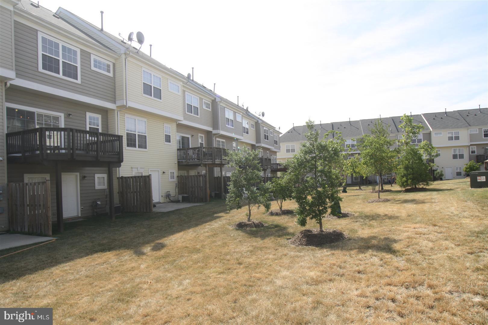 22941 Fontwell Square Sterling, VA 20166 - Photo 34 of 35 Exterior Rare w/Common area view