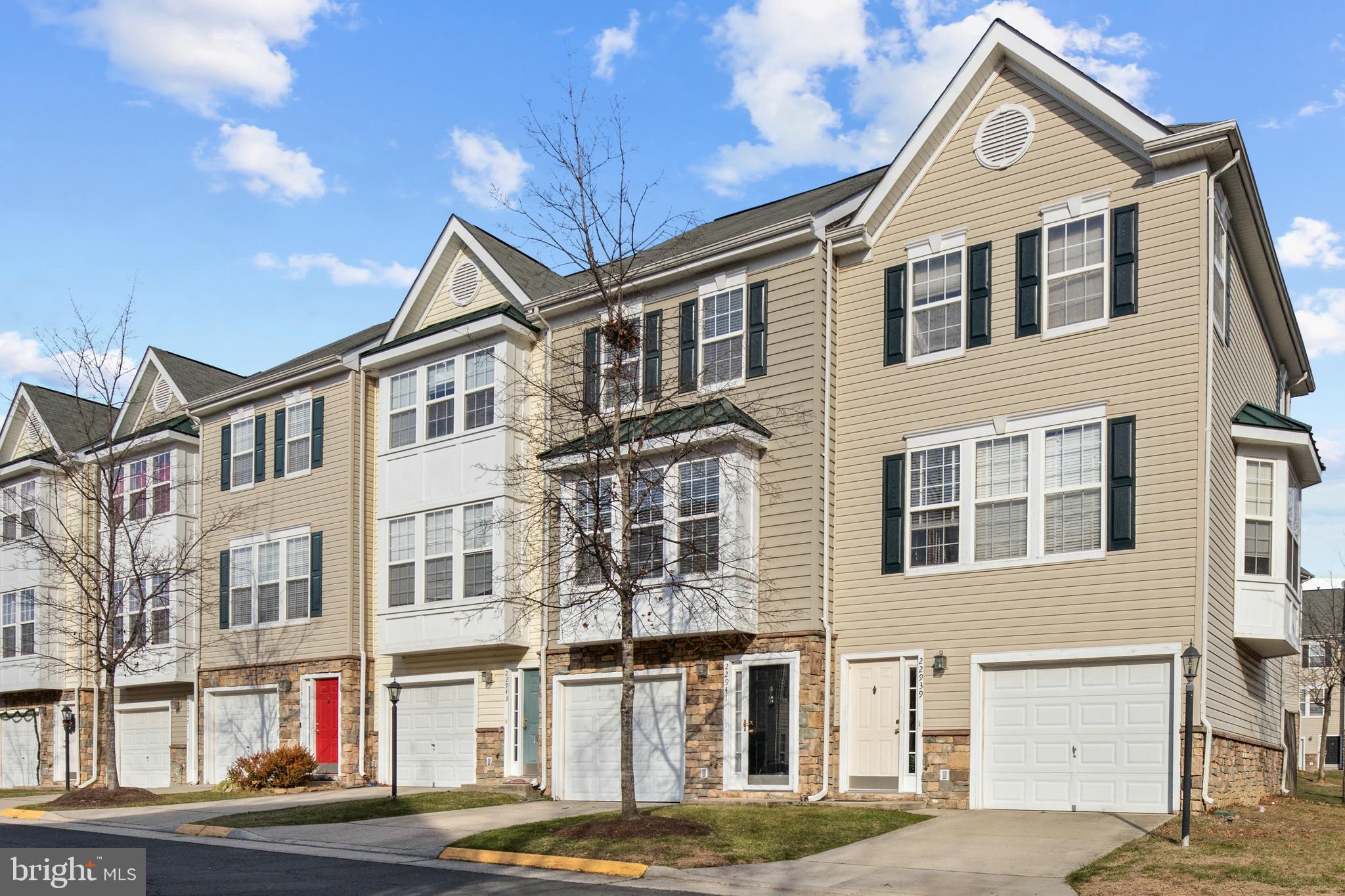 22941 Fontwell Square Sterling, VA 20166 - Photo 35 of 35 Front Garage & Driveway Space