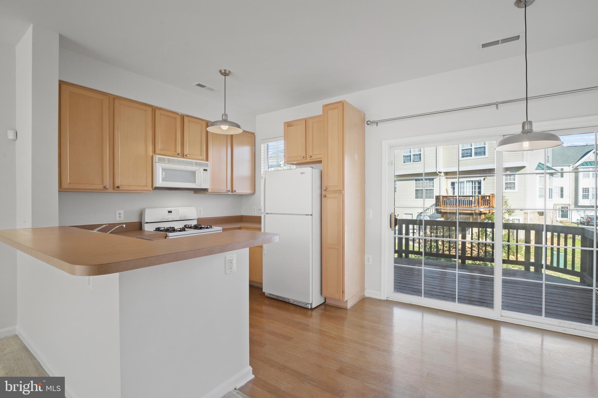 22941 Fontwell Square Sterling, VA 20166 - Photo 6 of 35 Updated Kitchen