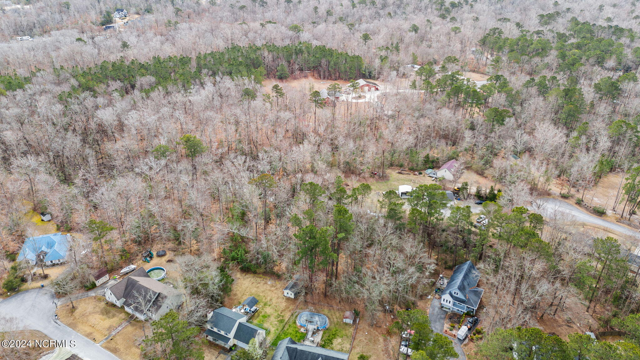 203 Huntcliff Road New Bern, NC 28560 - Photo 13 of 18 13-web-or-mls-DJI_20240227110252_0580_D