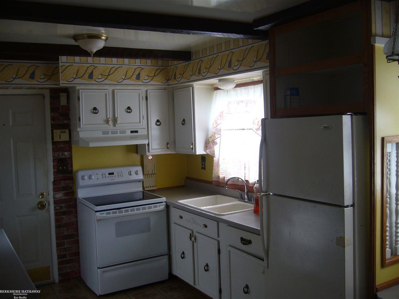 4221 Highland Road Milford, MI 48380 - Photo 12 of 33 50028301-11.JPG