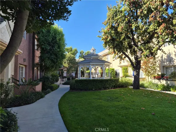 a view of a yard in front of house