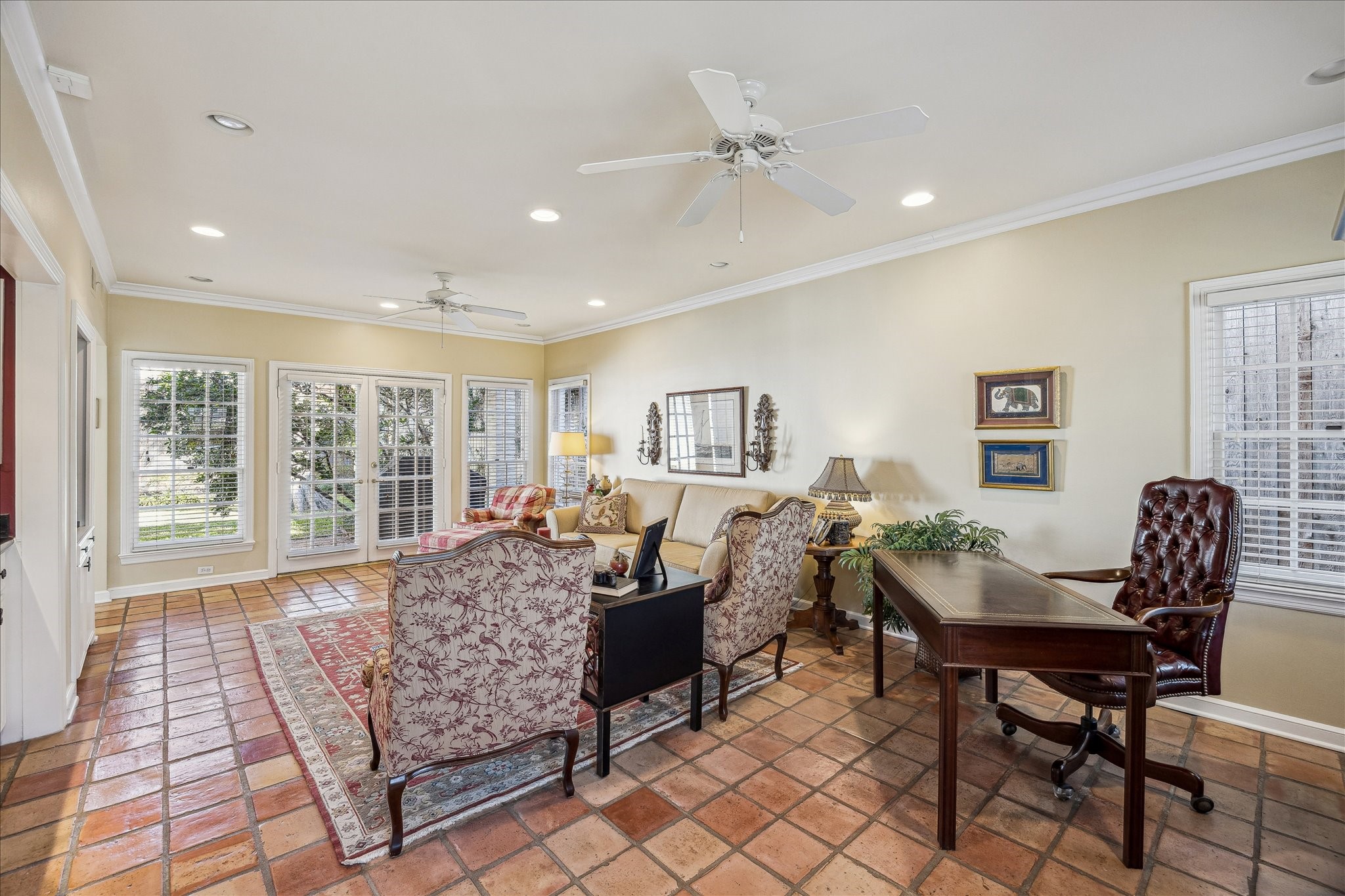 2160 Dryden Road Houston, TX 77030 - Photo 18 of 44 Family Room