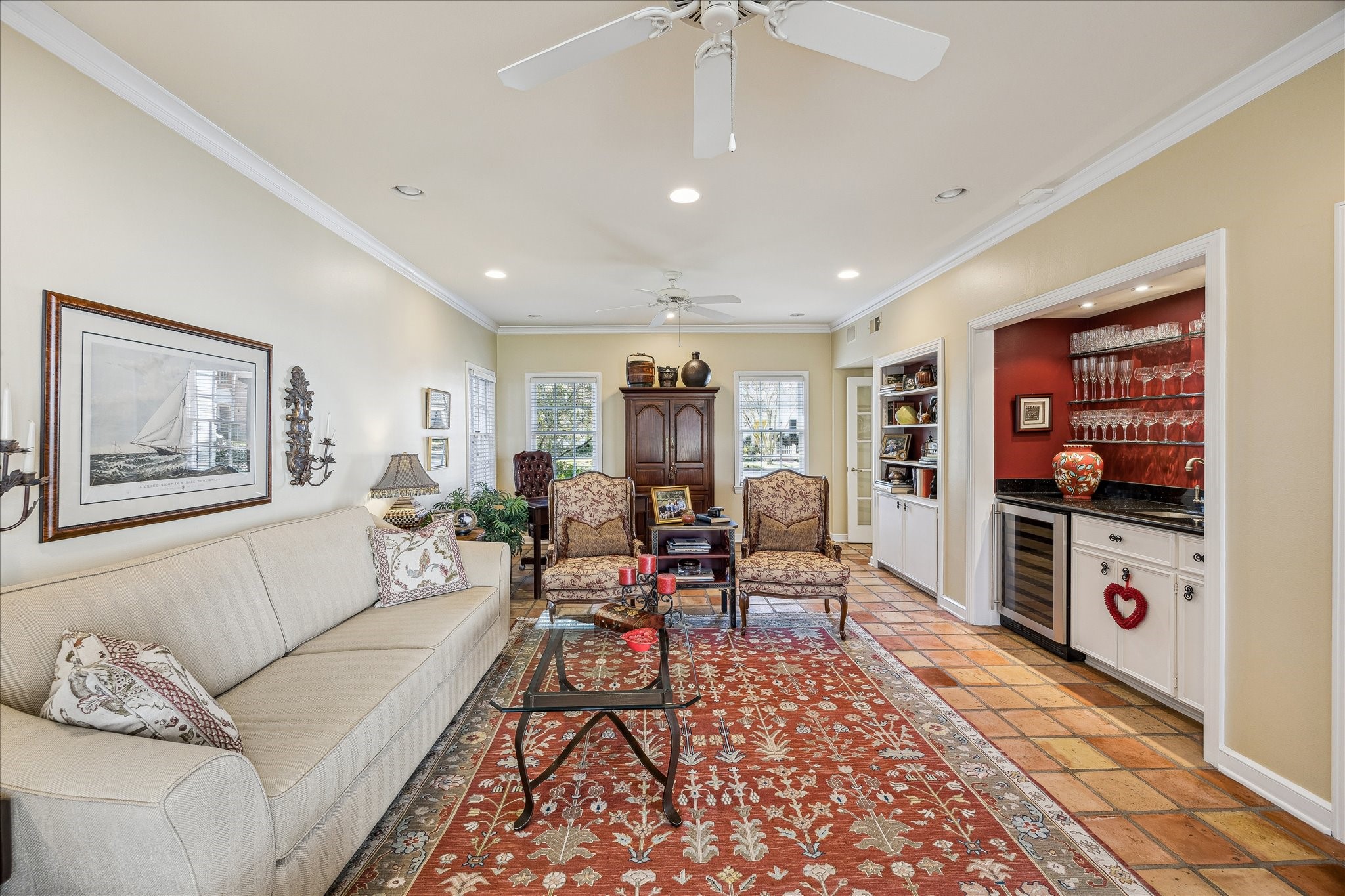2160 Dryden Road Houston, TX 77030 - Photo 19 of 44 Family Room with Wet bar