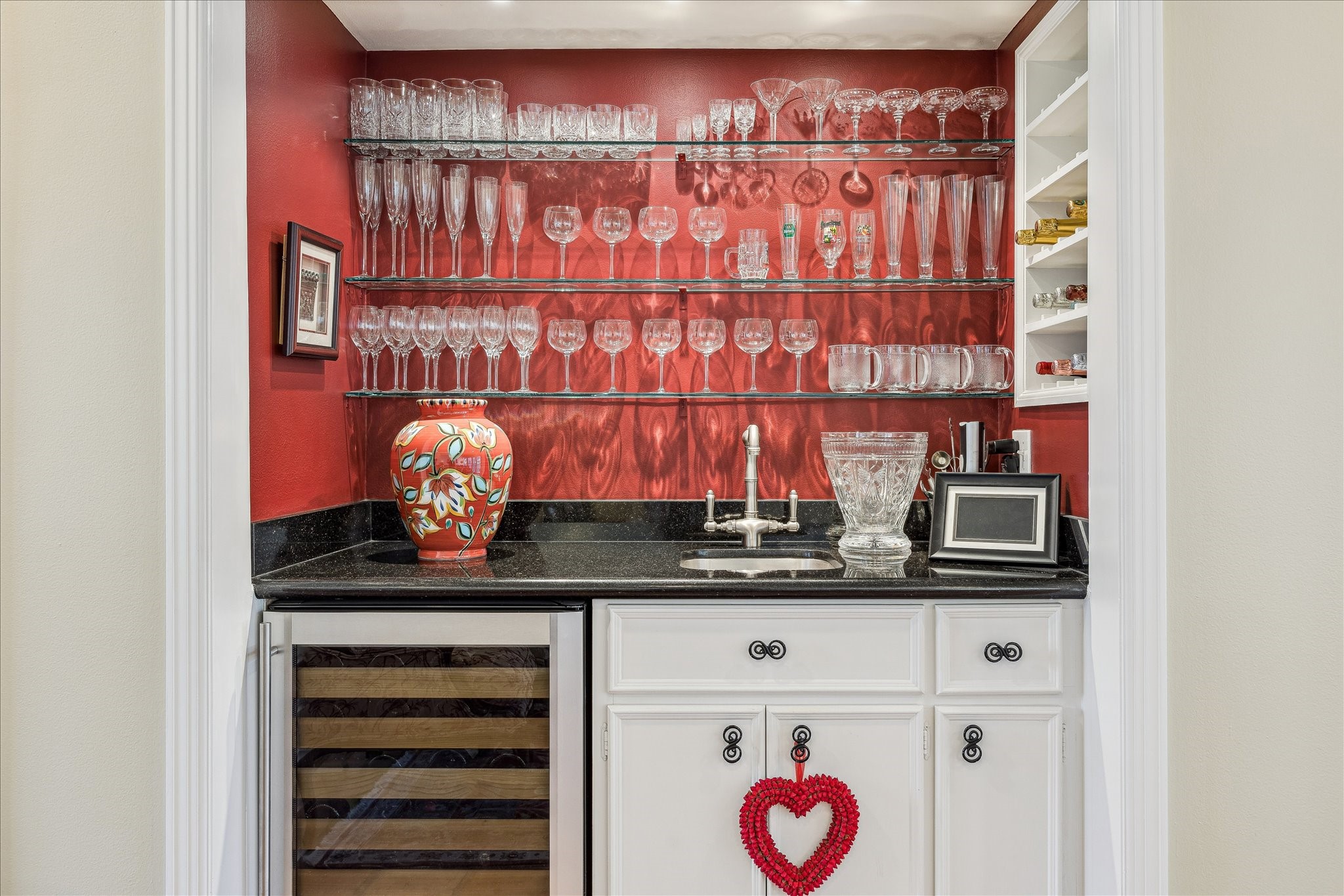 2160 Dryden Road Houston, TX 77030 - Photo 20 of 44 Wet bar with wine refrigerator