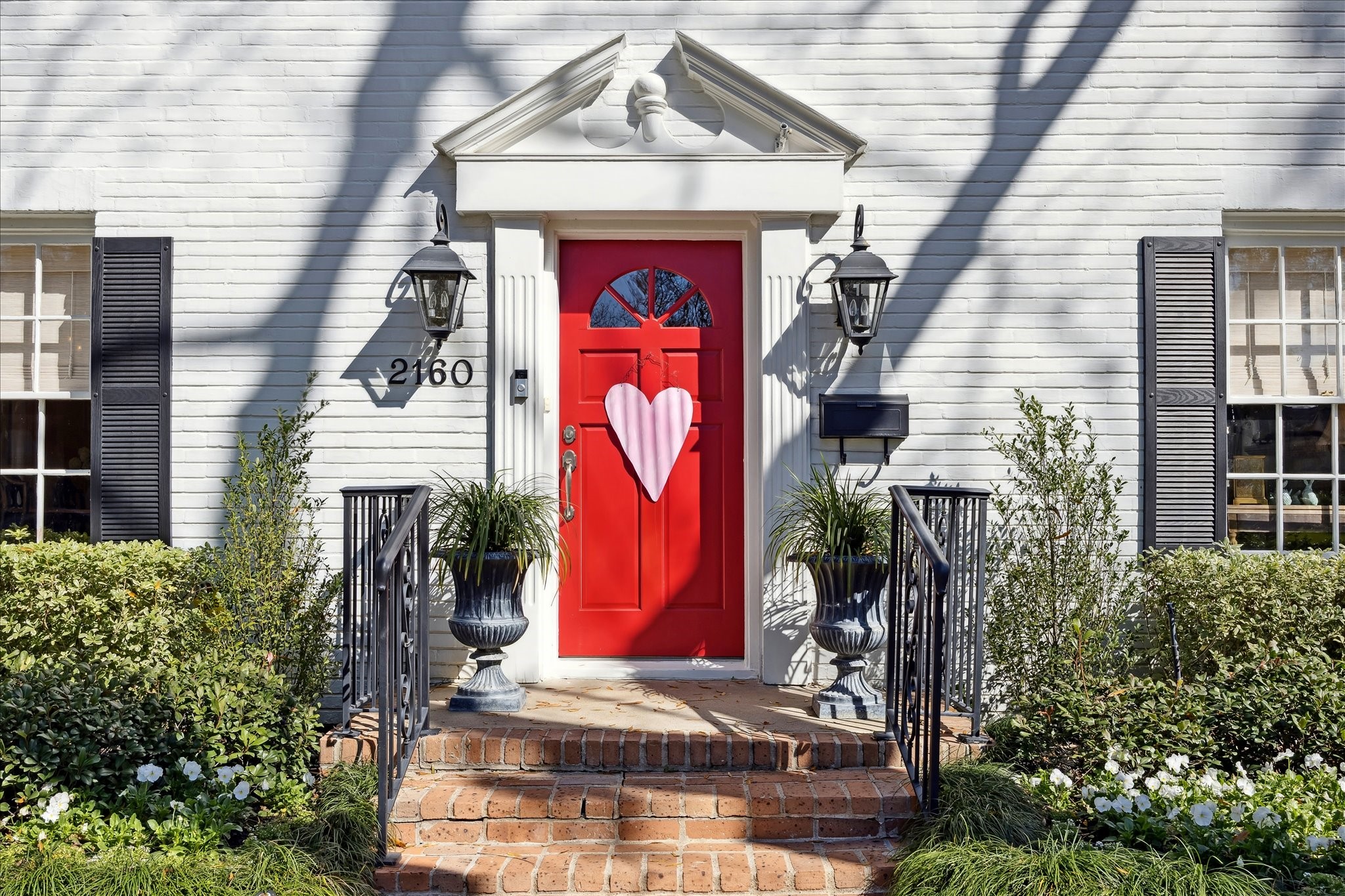 2160 Dryden Road Houston, TX 77030 - Photo 3 of 44 Front of home