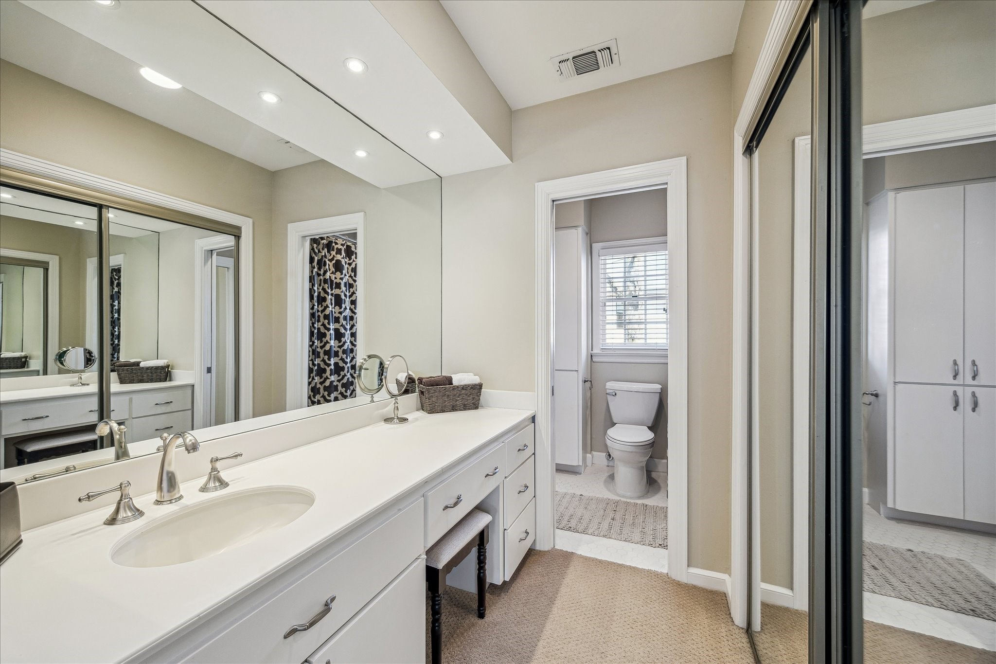 2160 Dryden Road Houston, TX 77030 - Photo 32 of 44 Secondary Bathroom