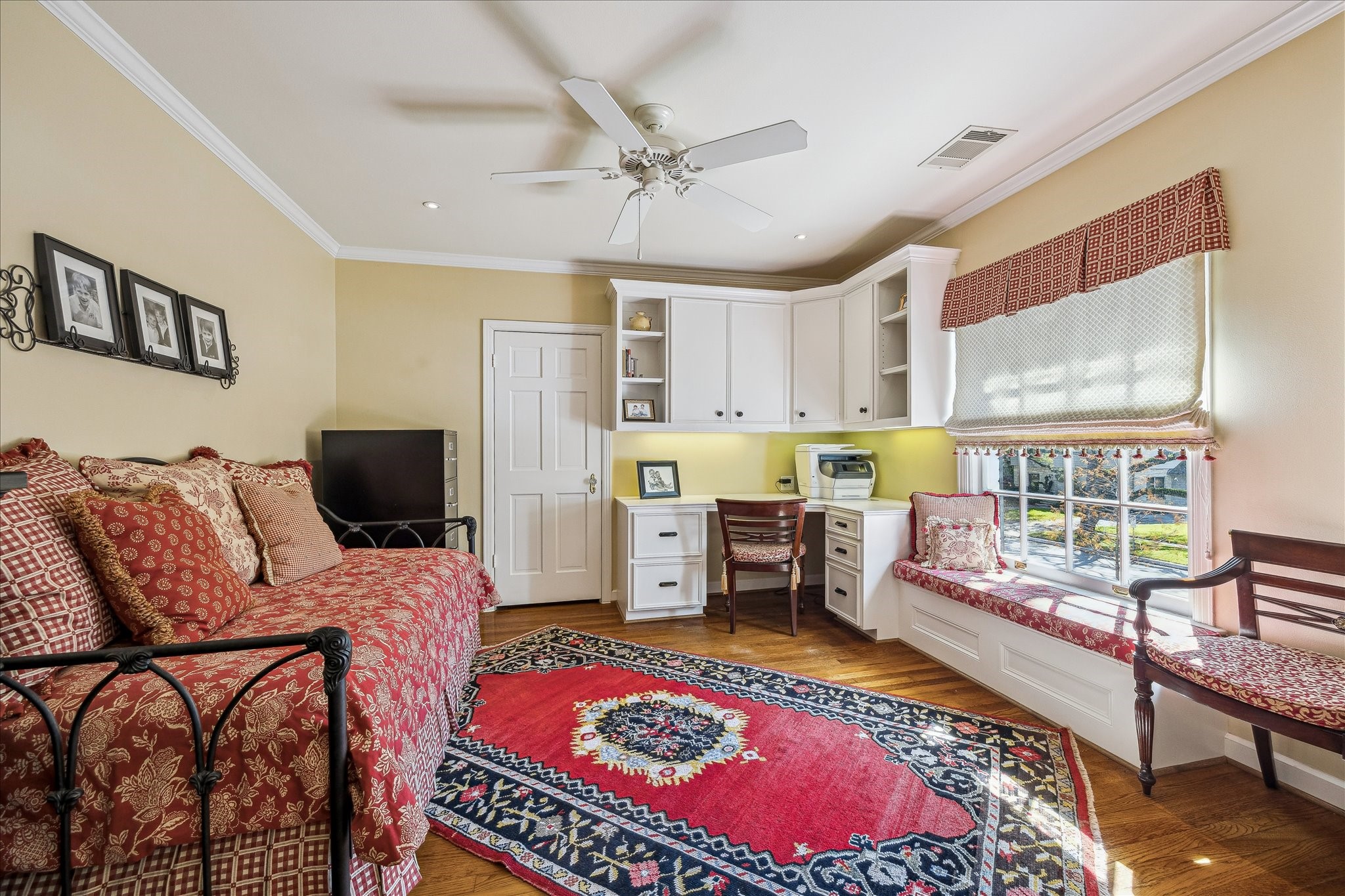 2160 Dryden Road Houston, TX 77030 - Photo 33 of 44 Secondary Bedroom