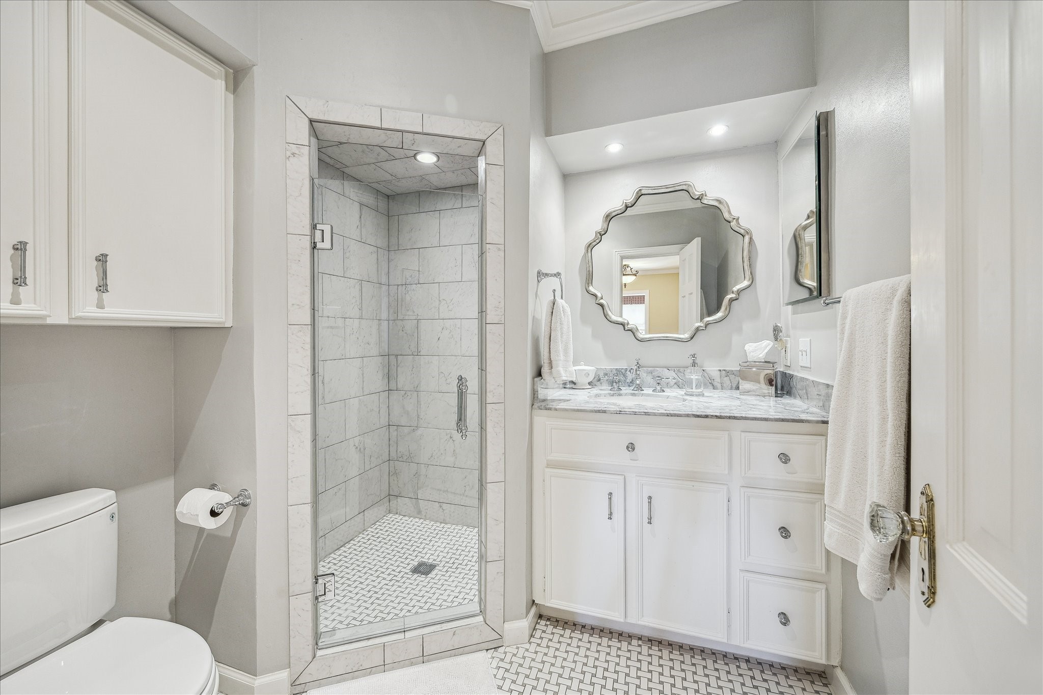 2160 Dryden Road Houston, TX 77030 - Photo 34 of 44 Secondary Bath