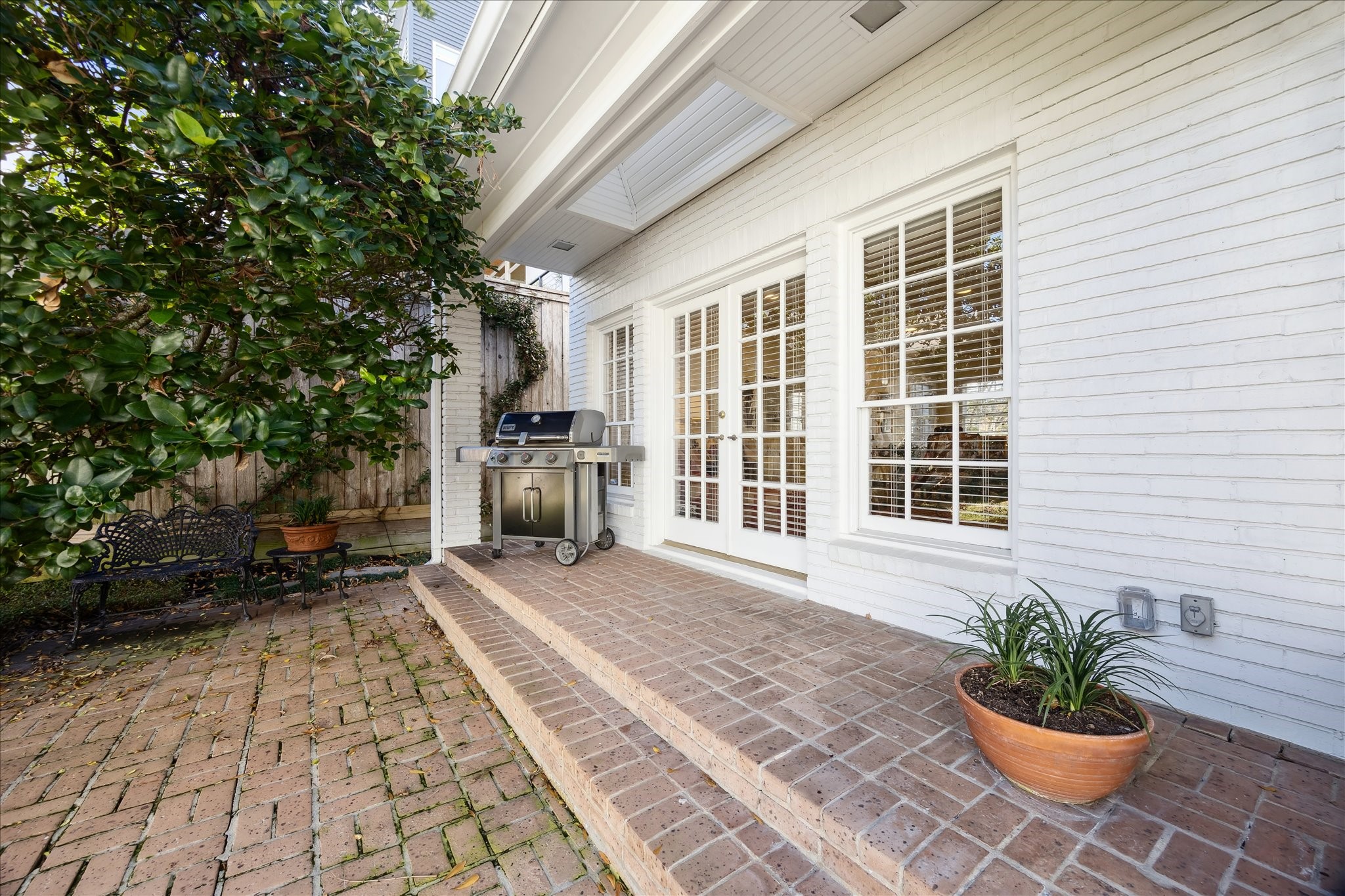 2160 Dryden Road Houston, TX 77030 - Photo 39 of 44 Back Patio