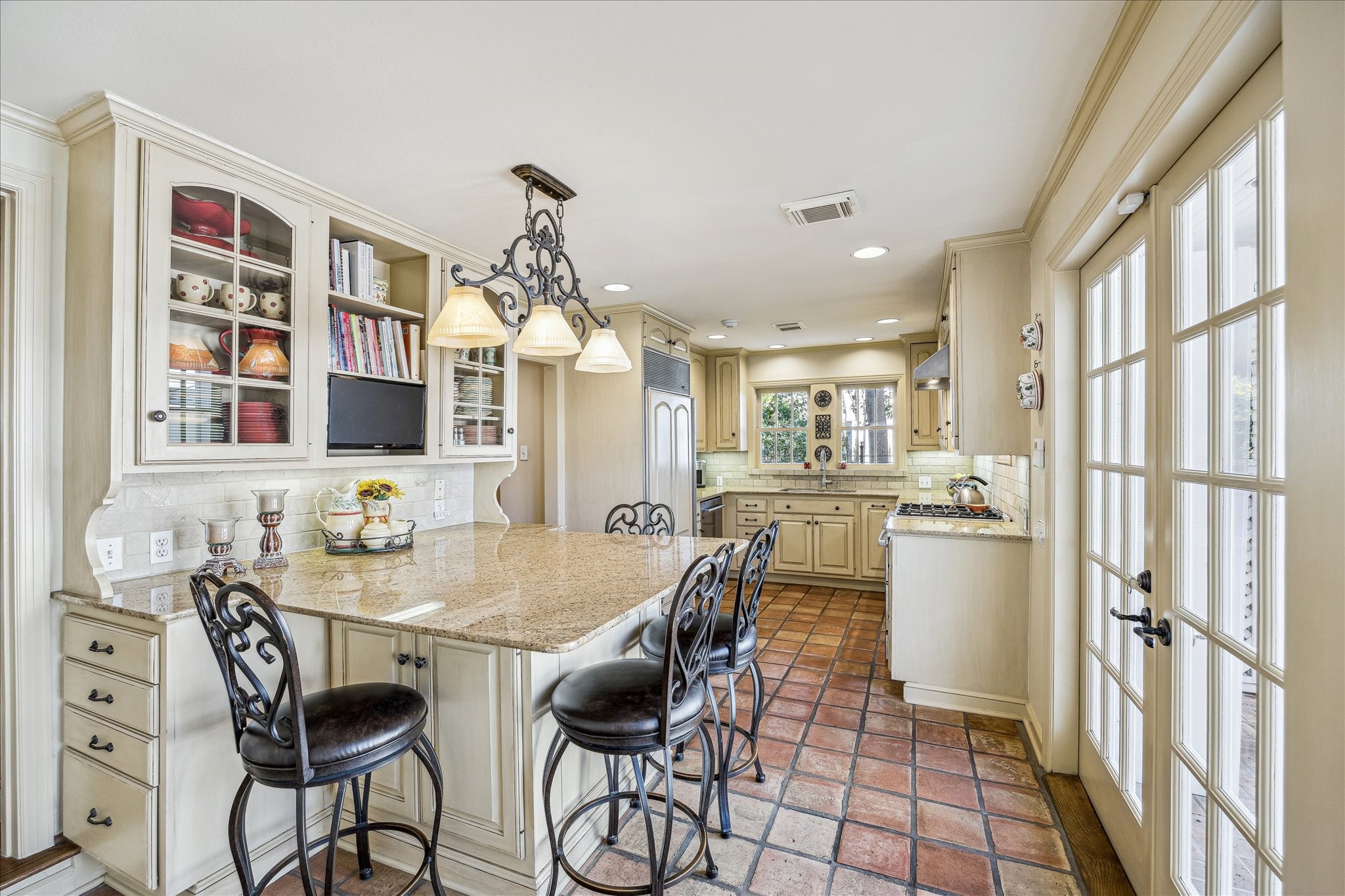 2160 Dryden Road Houston, TX 77030 - Photo 7 of 44 Kitchen and breakfast area