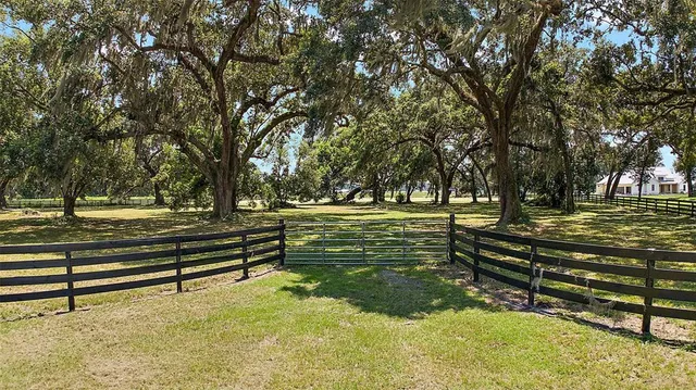 $300,000 | 204 Co Road, Oxford, FL 34484