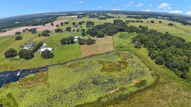 $300,000 | 204 Co Road, Oxford, FL 34484