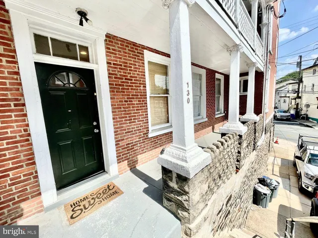 $1,900 | 130 Green Lane, Unit 1, Philadelphia, PA 19127