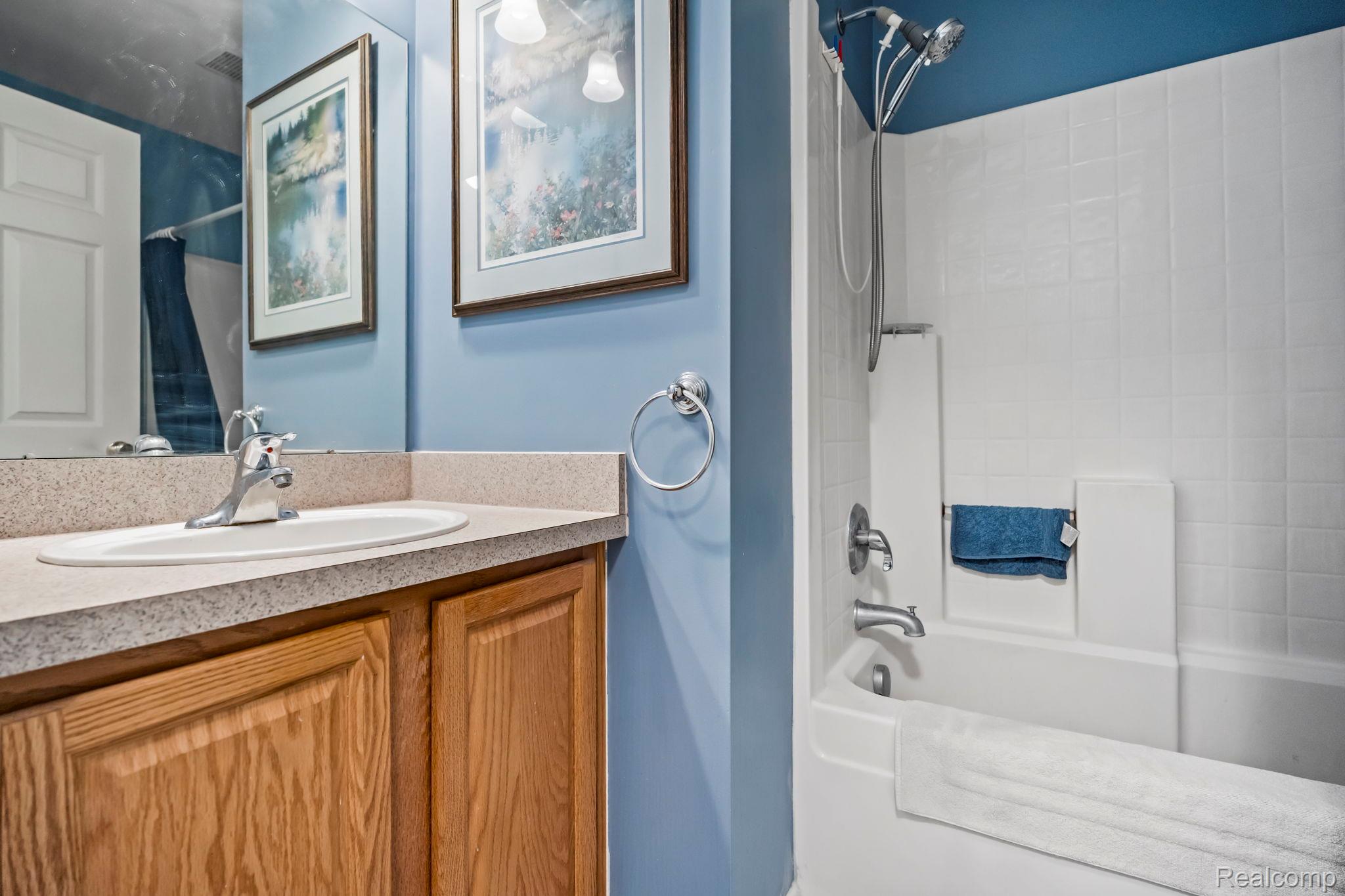 16966 Farmington Road Livonia, MI 48154 - Photo 16 of 35 26-web-or-mls-DSC03831.JPG