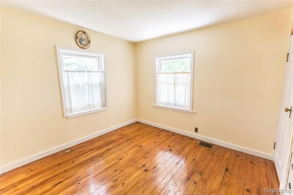 21820 Gill Road Farmington Hills, MI 48335 - Photo 7 of 36