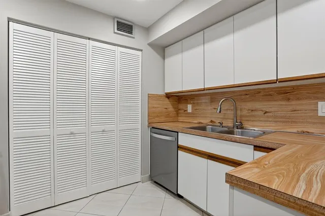 $734,900 | 330 Southeast 20th Avenue, Unit 421, Deerfield Beach, FL 33441