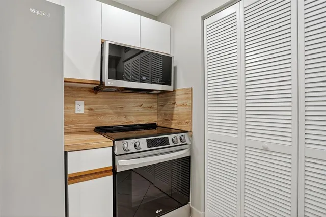 $734,900 | 330 Southeast 20th Avenue, Unit 421, Deerfield Beach, FL 33441