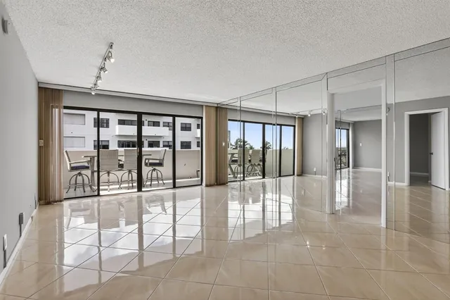 $734,900 | 330 Southeast 20th Avenue, Unit 421, Deerfield Beach, FL 33441