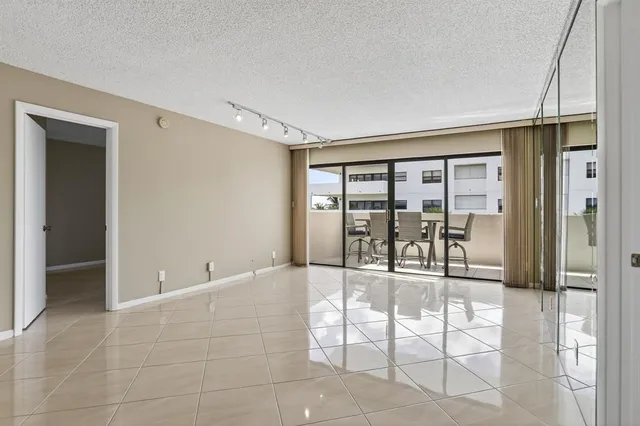 $734,900 | 330 Southeast 20th Avenue, Unit 421, Deerfield Beach, FL 33441