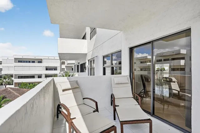 $734,900 | 330 Southeast 20th Avenue, Unit 421, Deerfield Beach, FL 33441