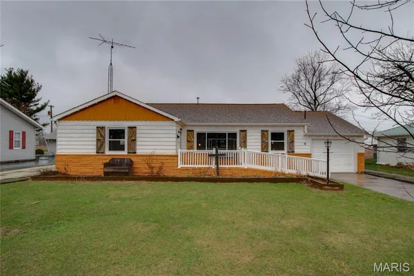 $179,900 | 4 6th Street, Carrollton, IL 62016