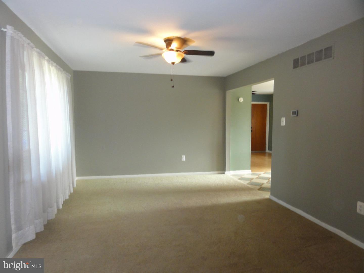 1509 Green Lane Road Lansdale, PA 19446 - Photo 3 of 15 Living Room