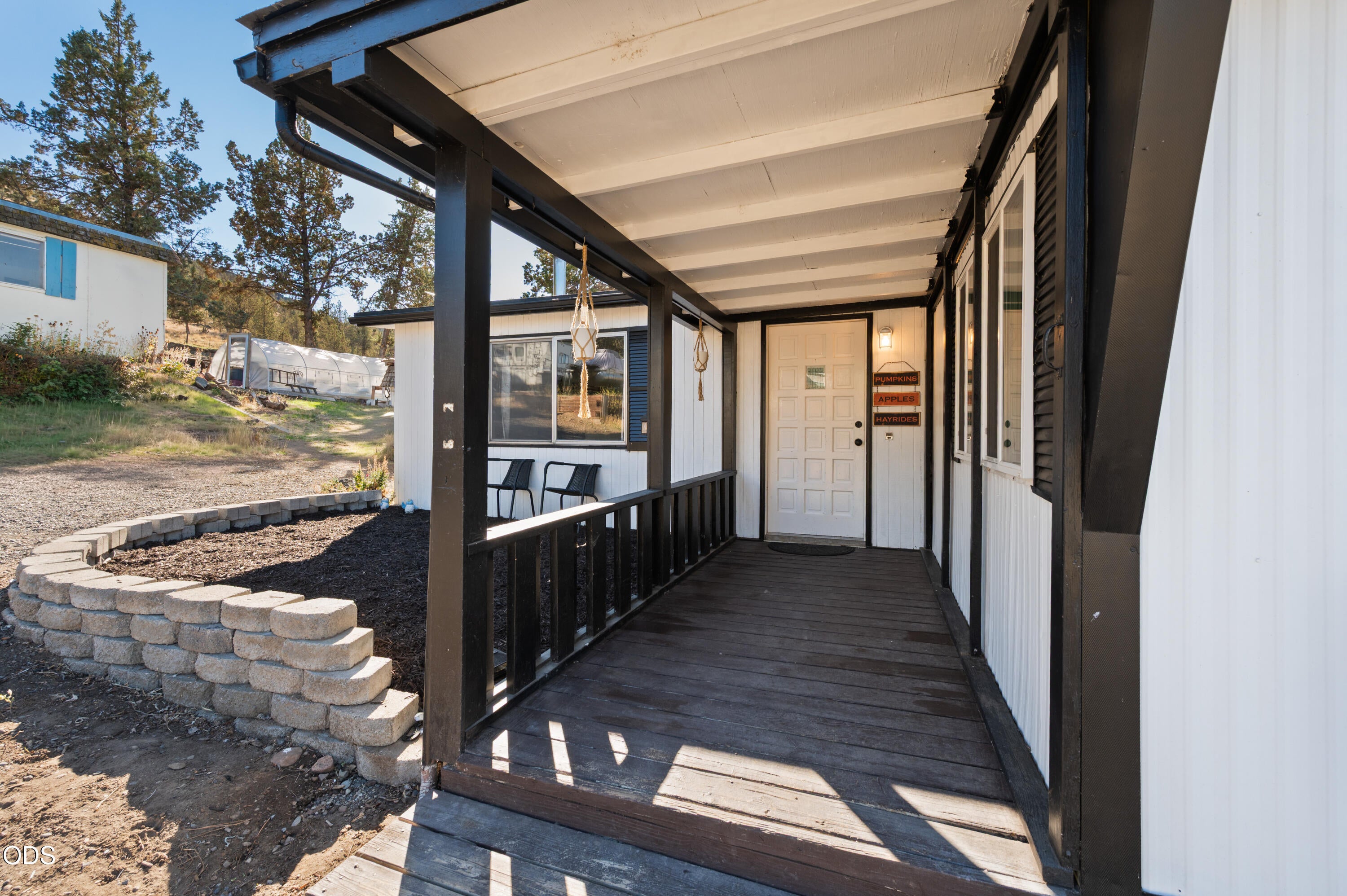 996 Southwest Crestview Road Prineville, OR 97754 - Photo 7 of 36 Gallery Image 7
