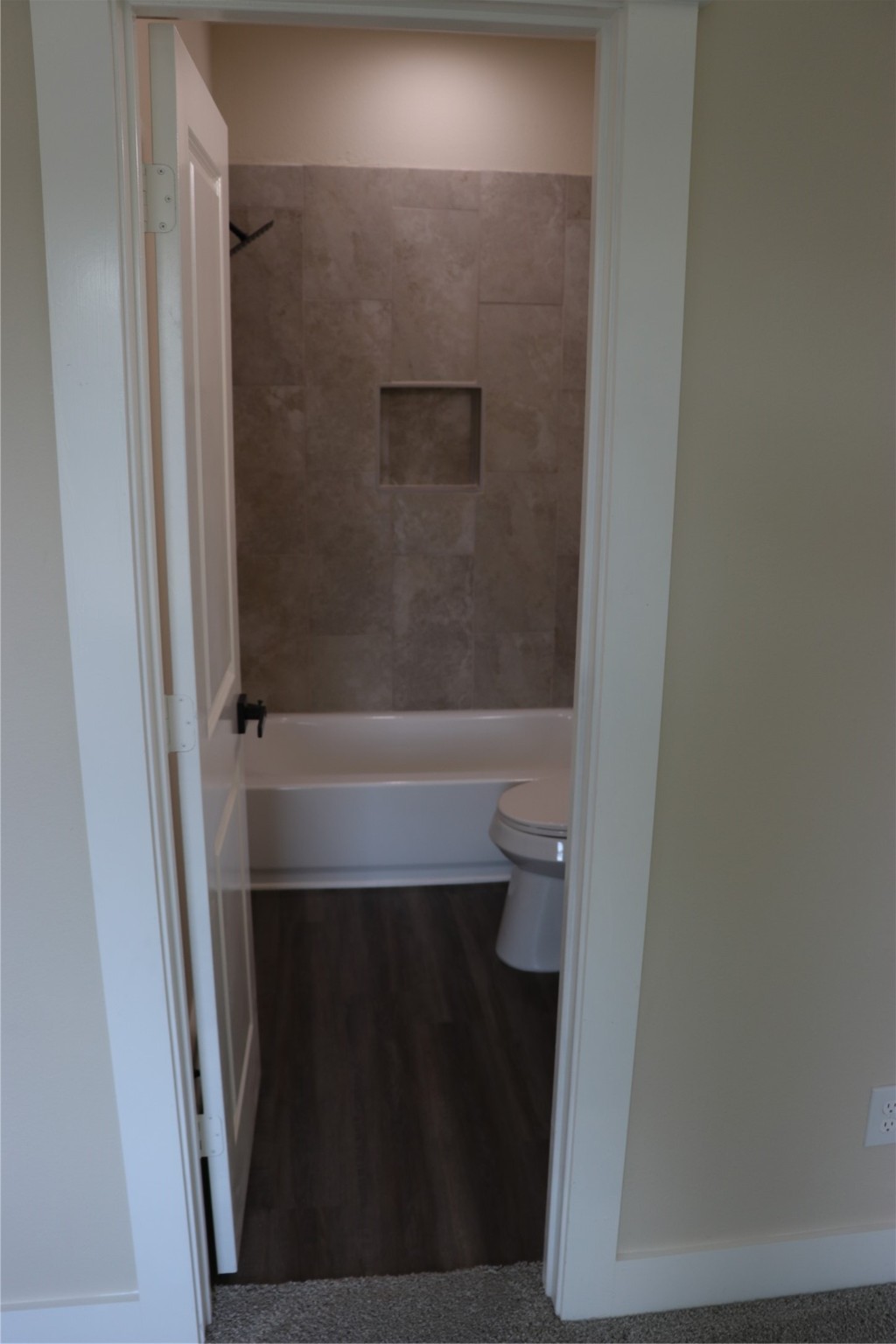 9439 Radio Road, Unit B Houston, TX 77075 - Photo 18 of 23 a bathroom with a bathtub