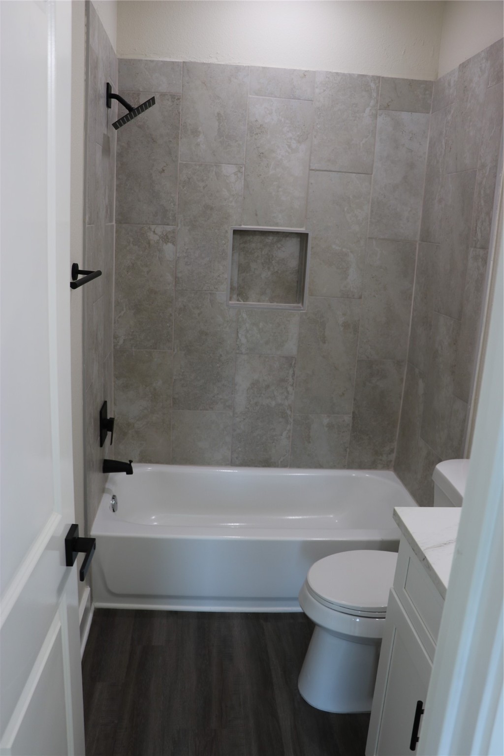 9439 Radio Road, Unit B Houston, TX 77075 - Photo 19 of 23 a bathroom with a bathtub and a toilet