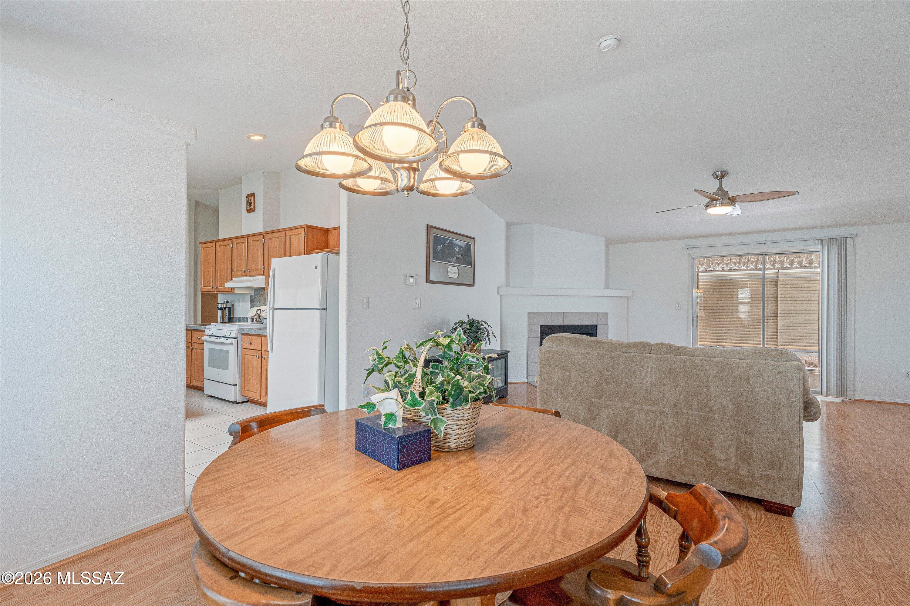 8401 South Kolb Road, Unit 524 Tucson, AZ 85756 - Photo 9 of 31 Dining Area