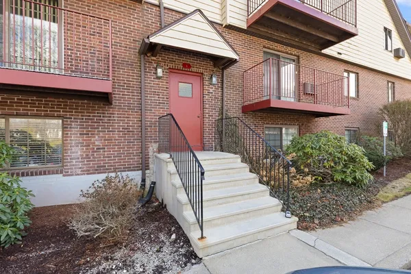 $175,000 | 1 Royal Crest Drive, Unit 3, Randolph, MA 02368