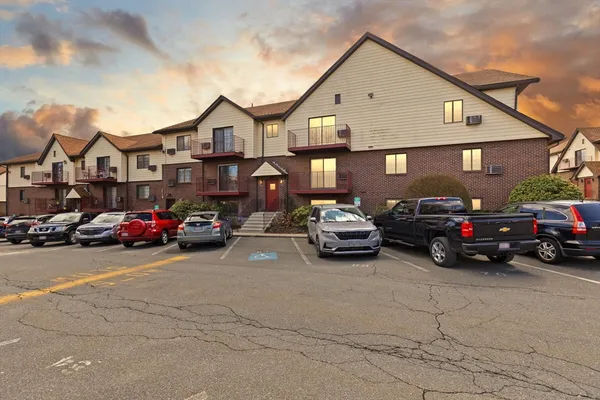 $175,000 | 1 Royal Crest Drive, Unit 3, Randolph, MA 02368