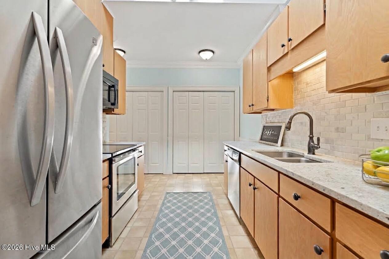 8407 Wycombe Lane Raleigh, NC 27615 - Photo 6 of 18 Granite counters, elegant tile backsplash, stainless appliances!