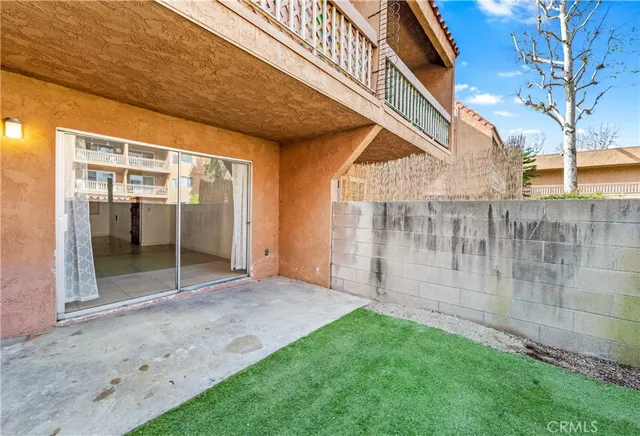 $439,000 | 6600 Warner Avenue, Unit 115, Huntington Beach, CA 92647