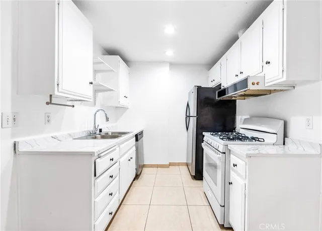 $439,000 | 6600 Warner Avenue, Unit 115, Huntington Beach, CA 92647